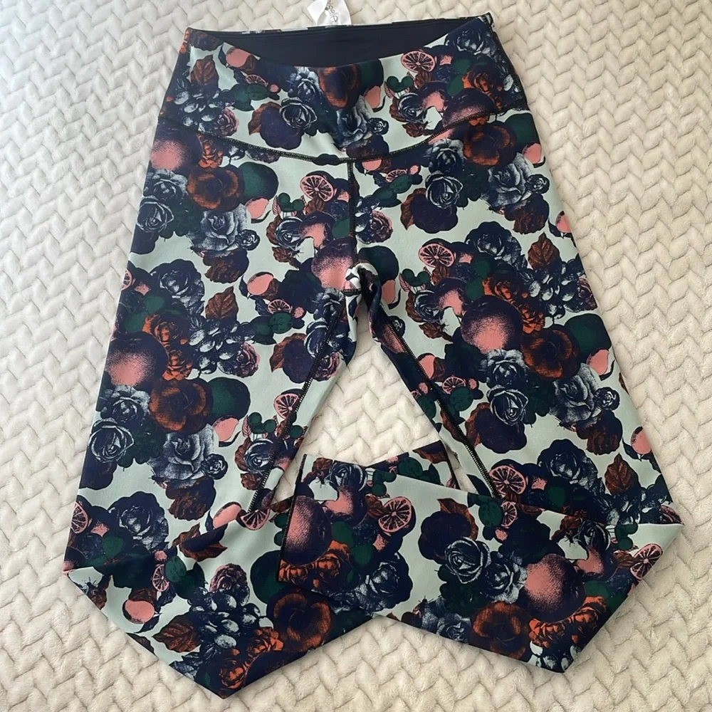 Oiselle Bird Hug Tights, size 6 - Picture 8 of 9